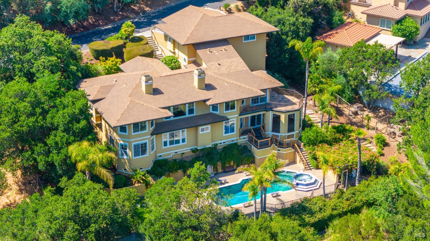 6 Leona Dr
