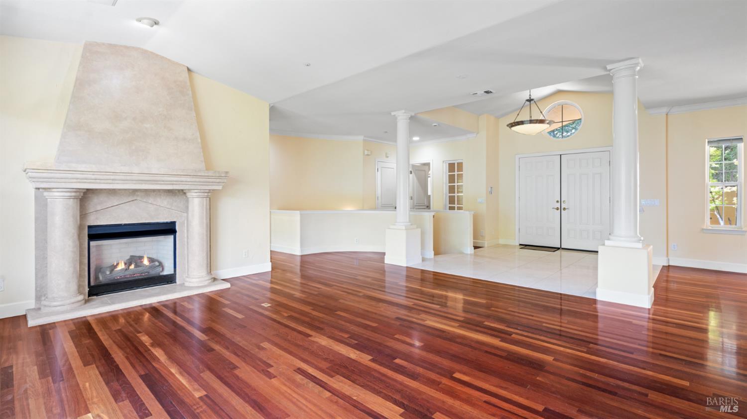 6 Leona Dr