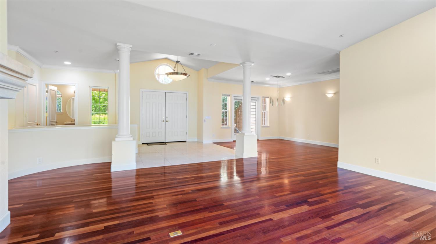 6 Leona Dr