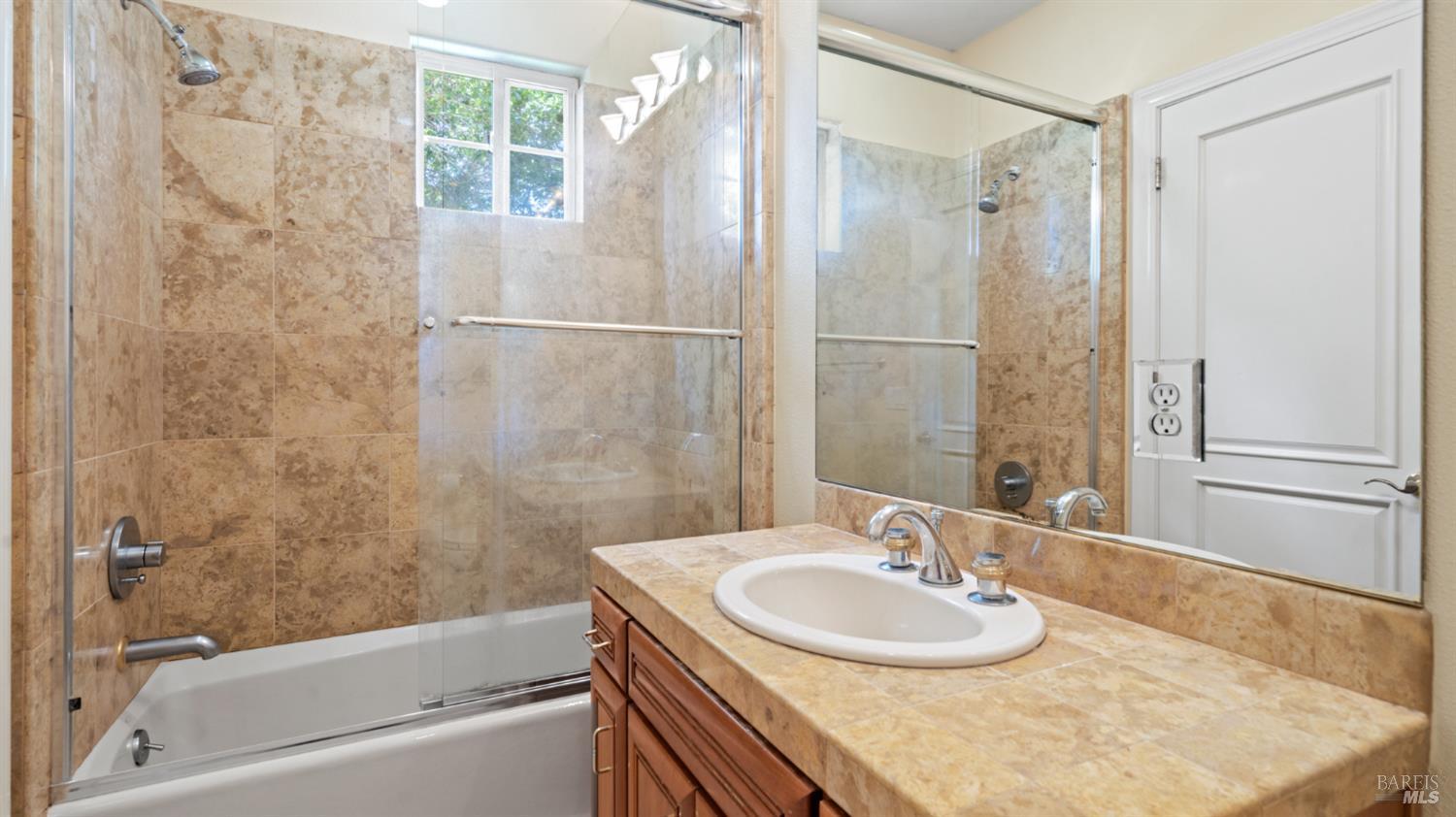6 Leona Dr