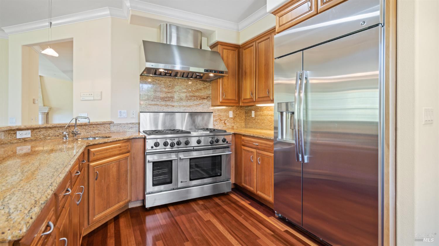 6 Leona Dr