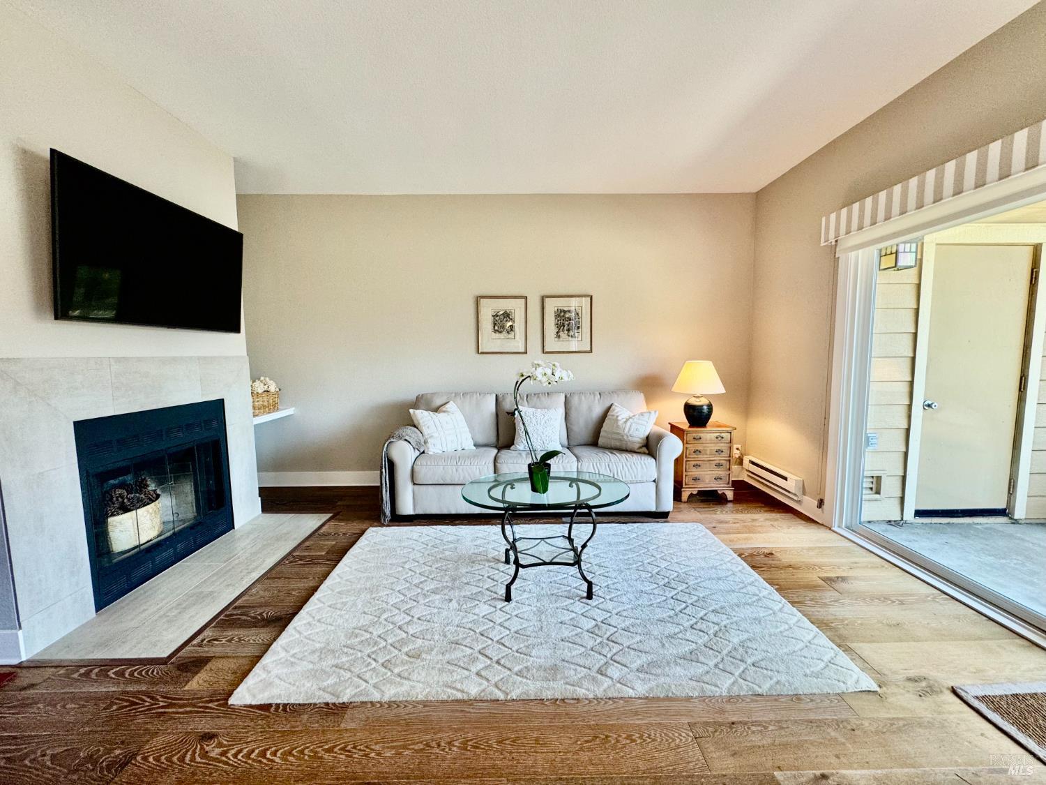 235 Shoreline Ct