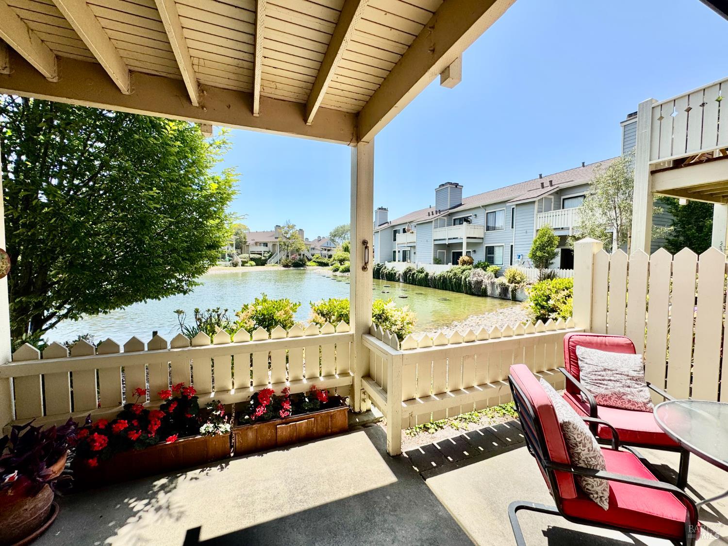 235 Shoreline Ct