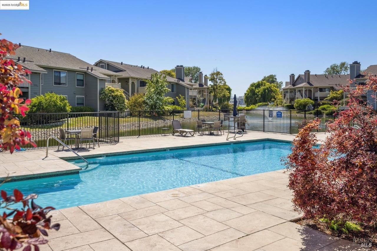 235 Shoreline Ct