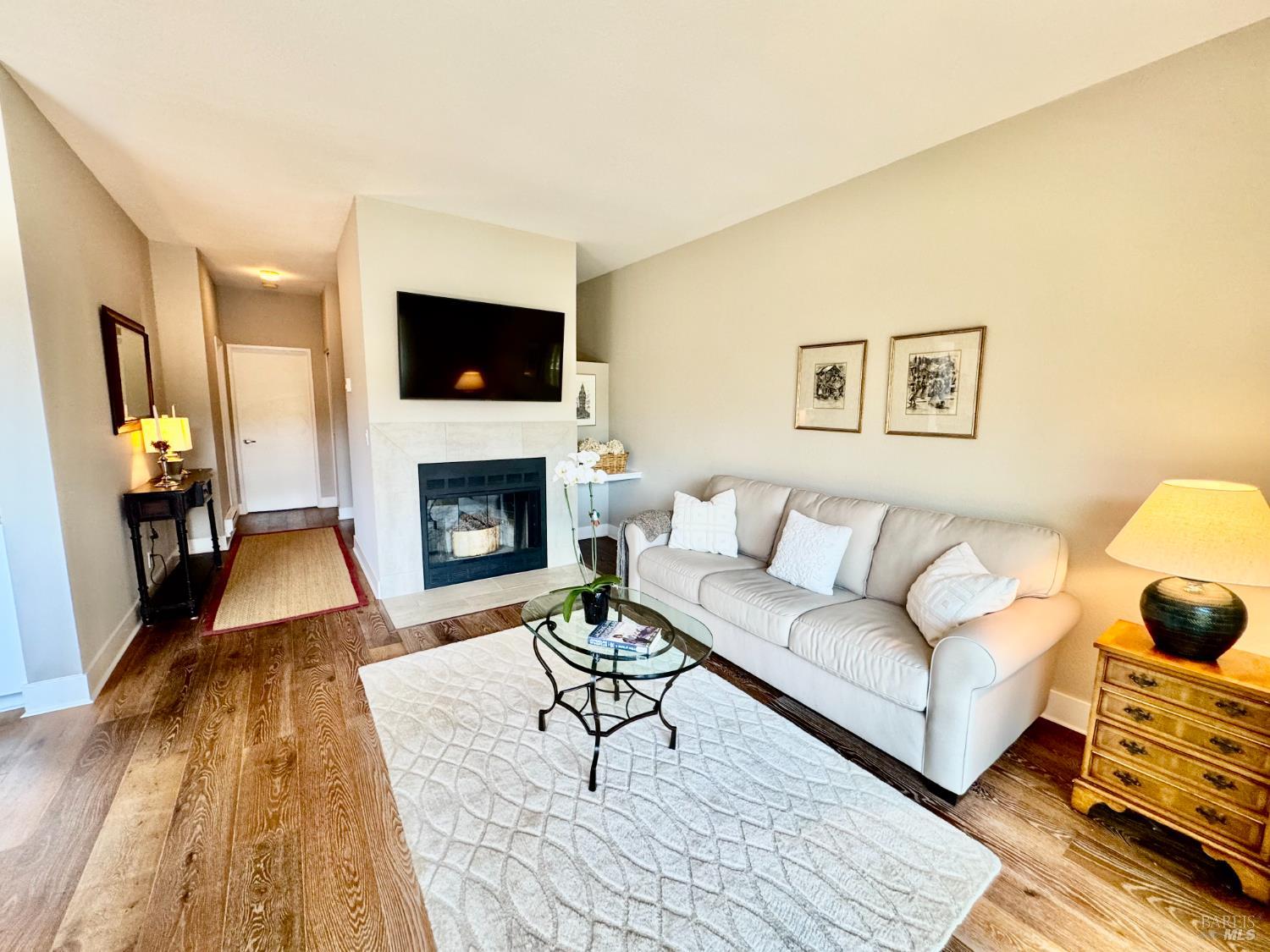 235 Shoreline Ct