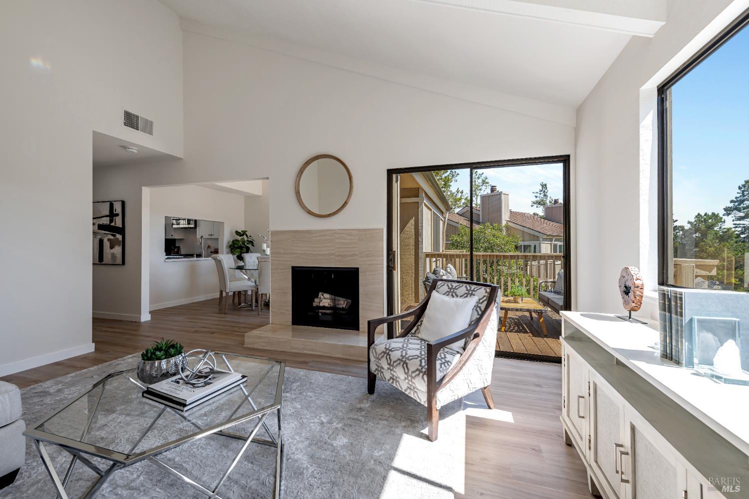 10 Dickens Ct