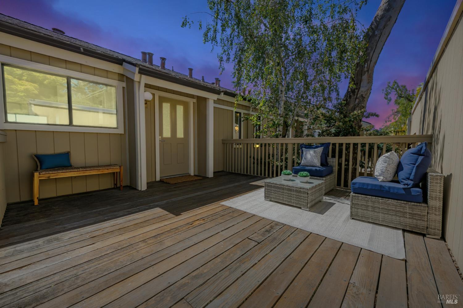10 Dickens Ct