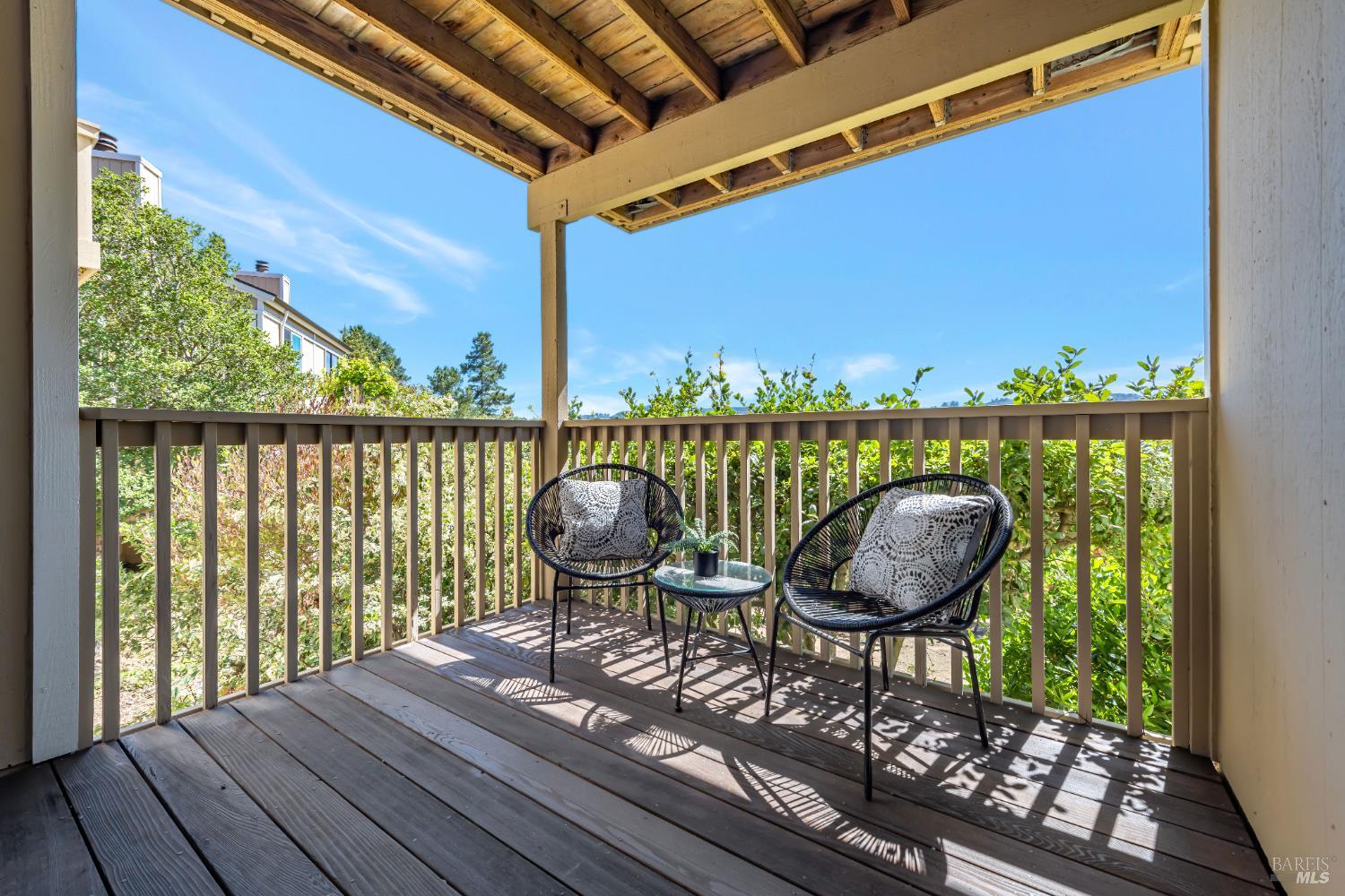 10 Dickens Ct