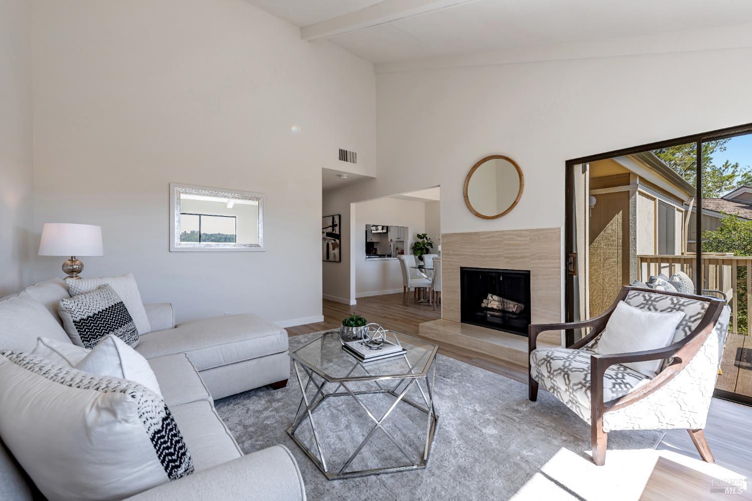 10 Dickens Ct