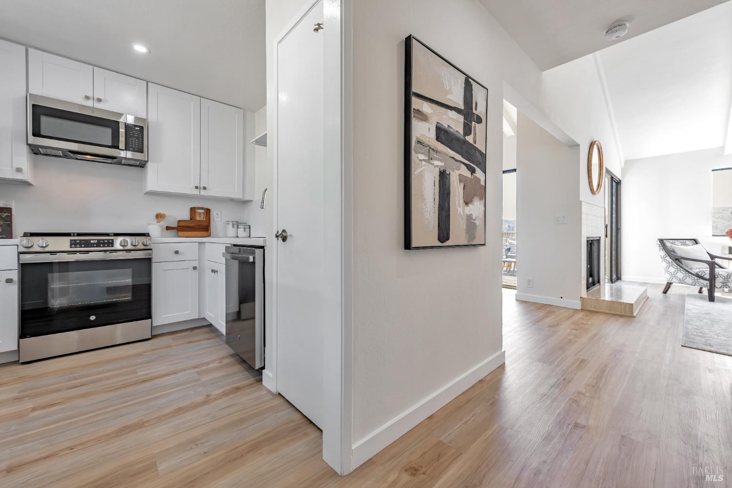 10 Dickens Ct