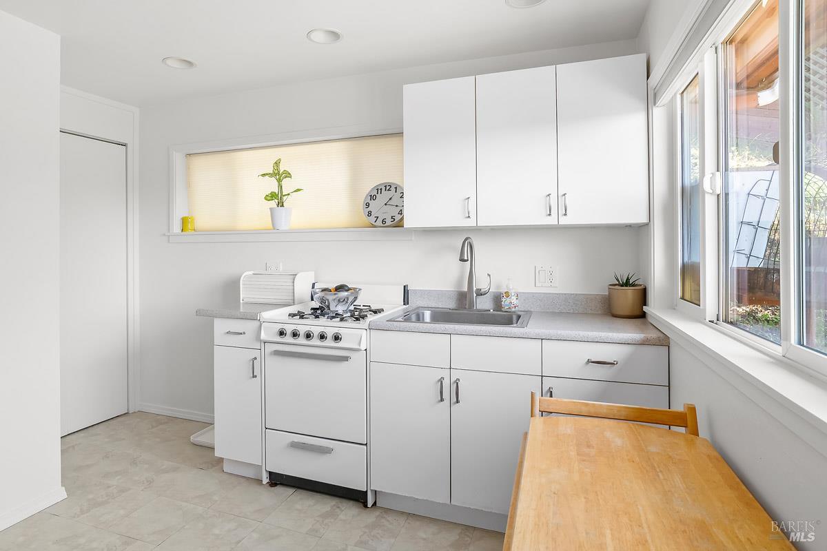 848 Marin Dr