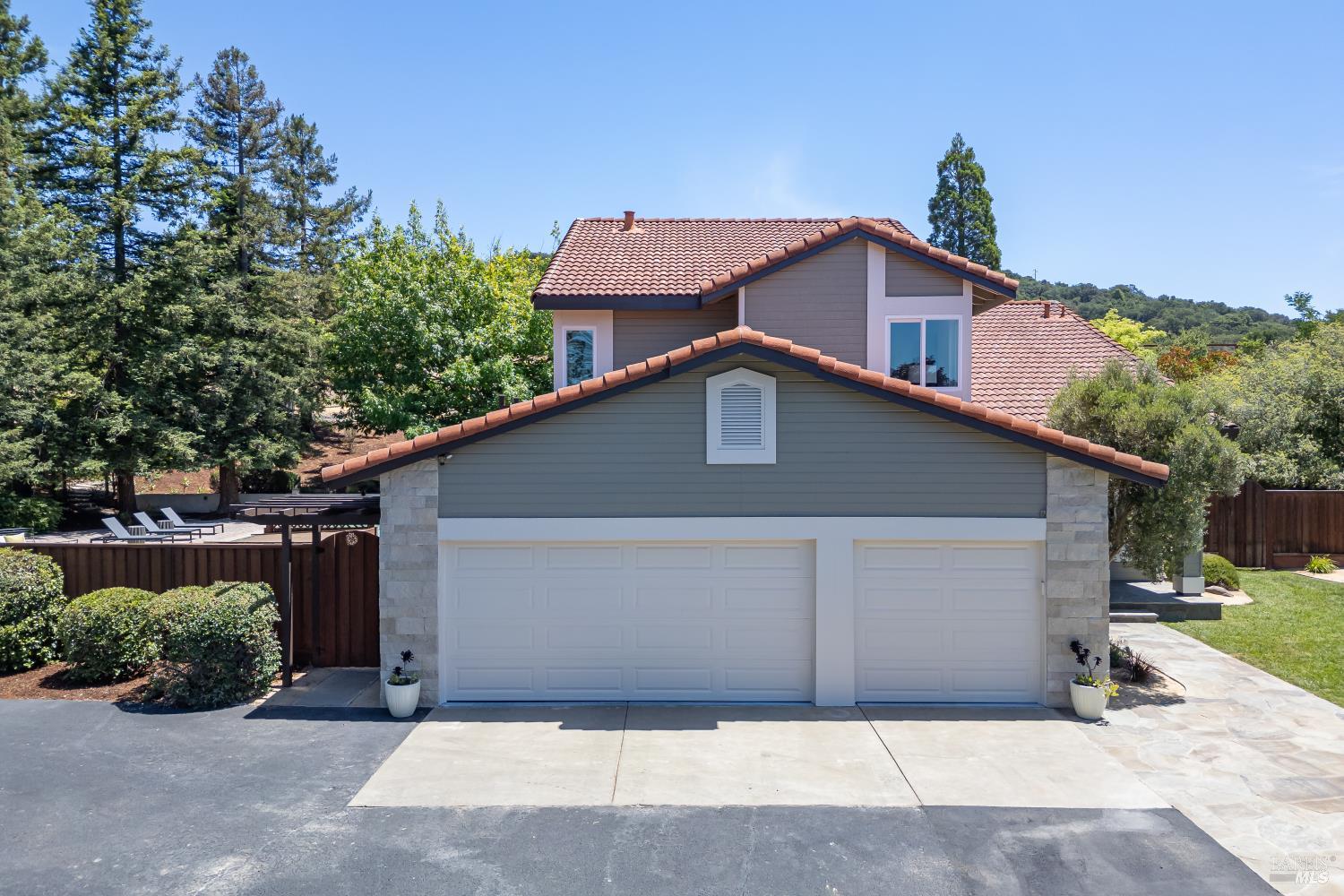 405 Encinosa Ct