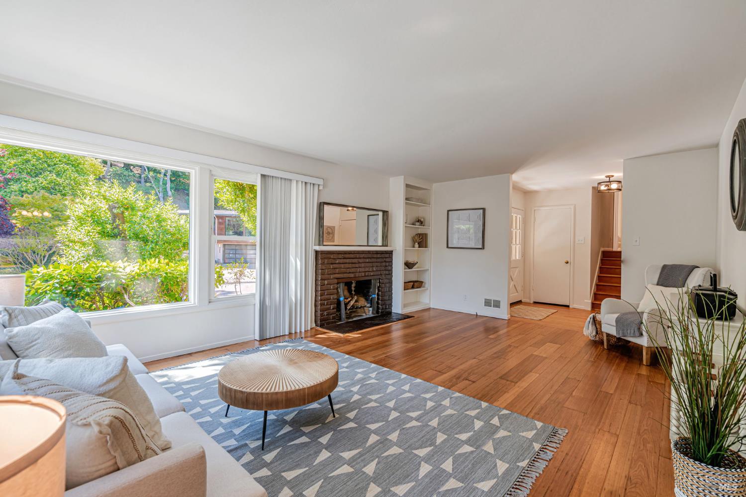 296 North Almenar Dr