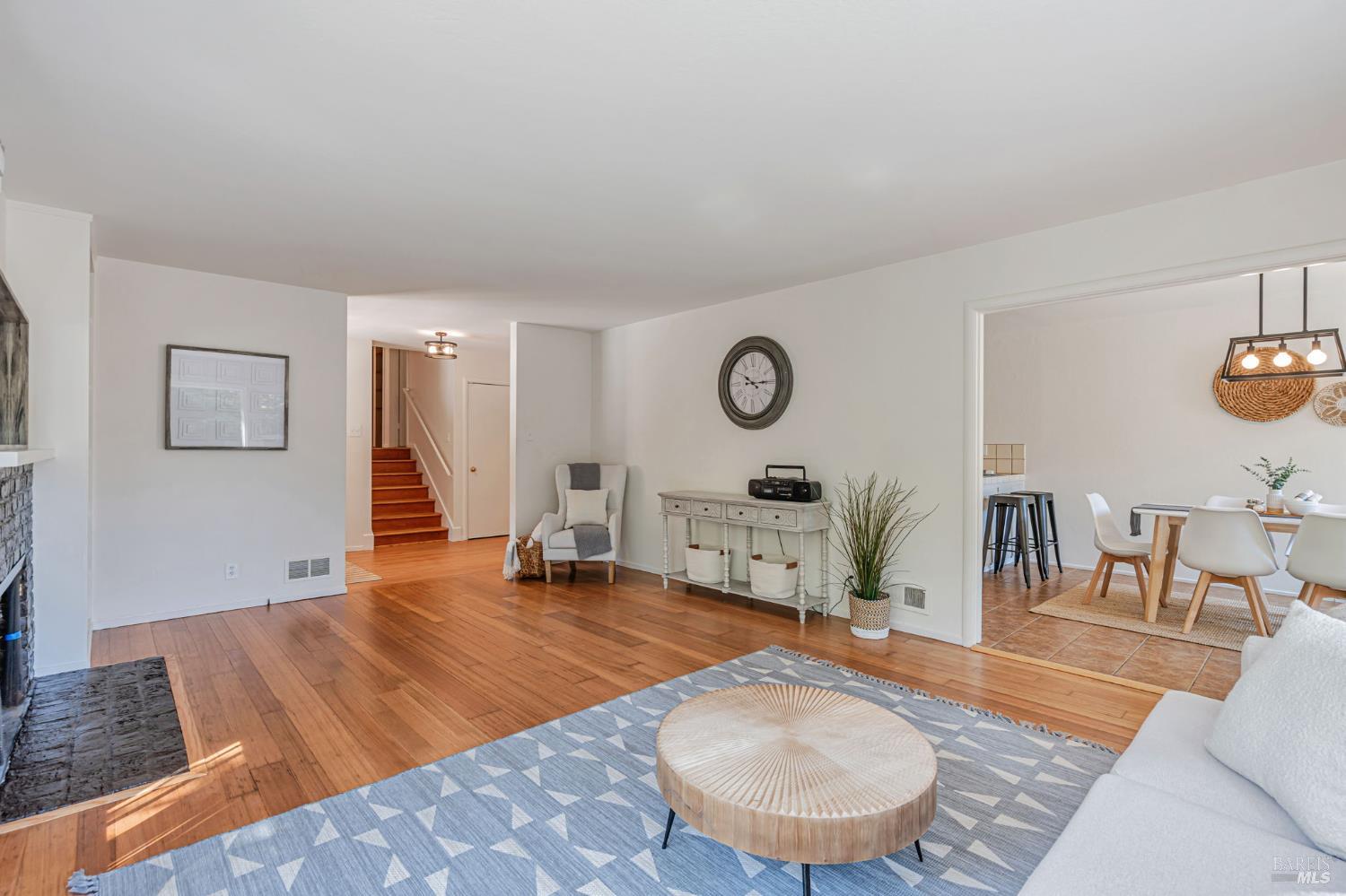 296 North Almenar Dr