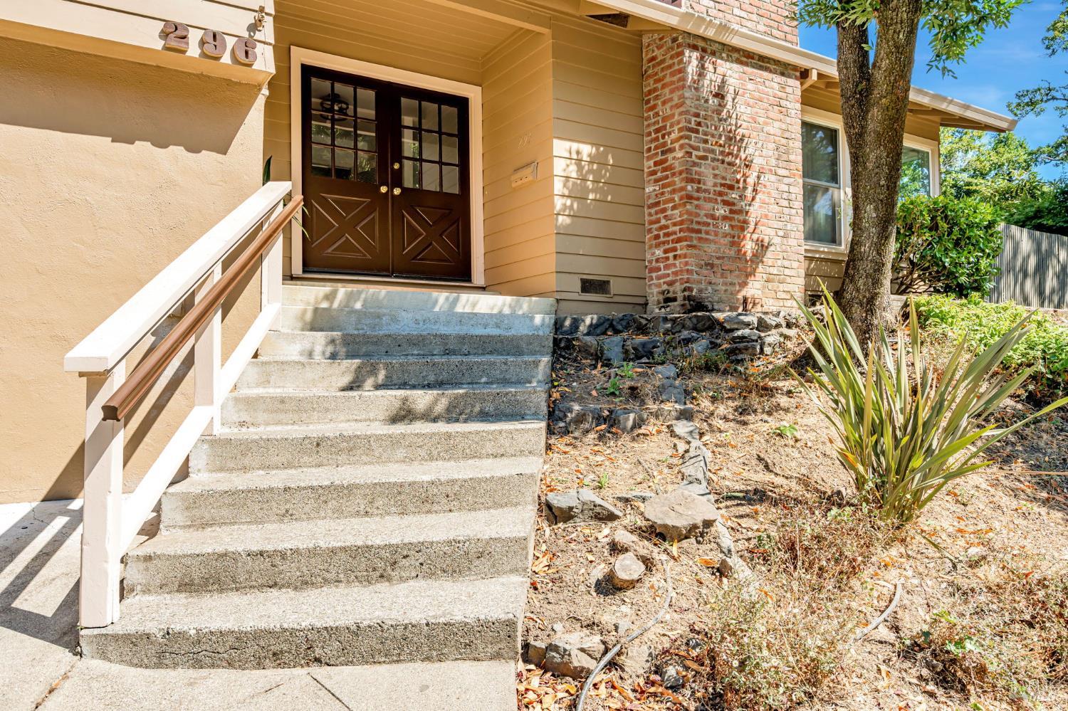 296 North Almenar Dr