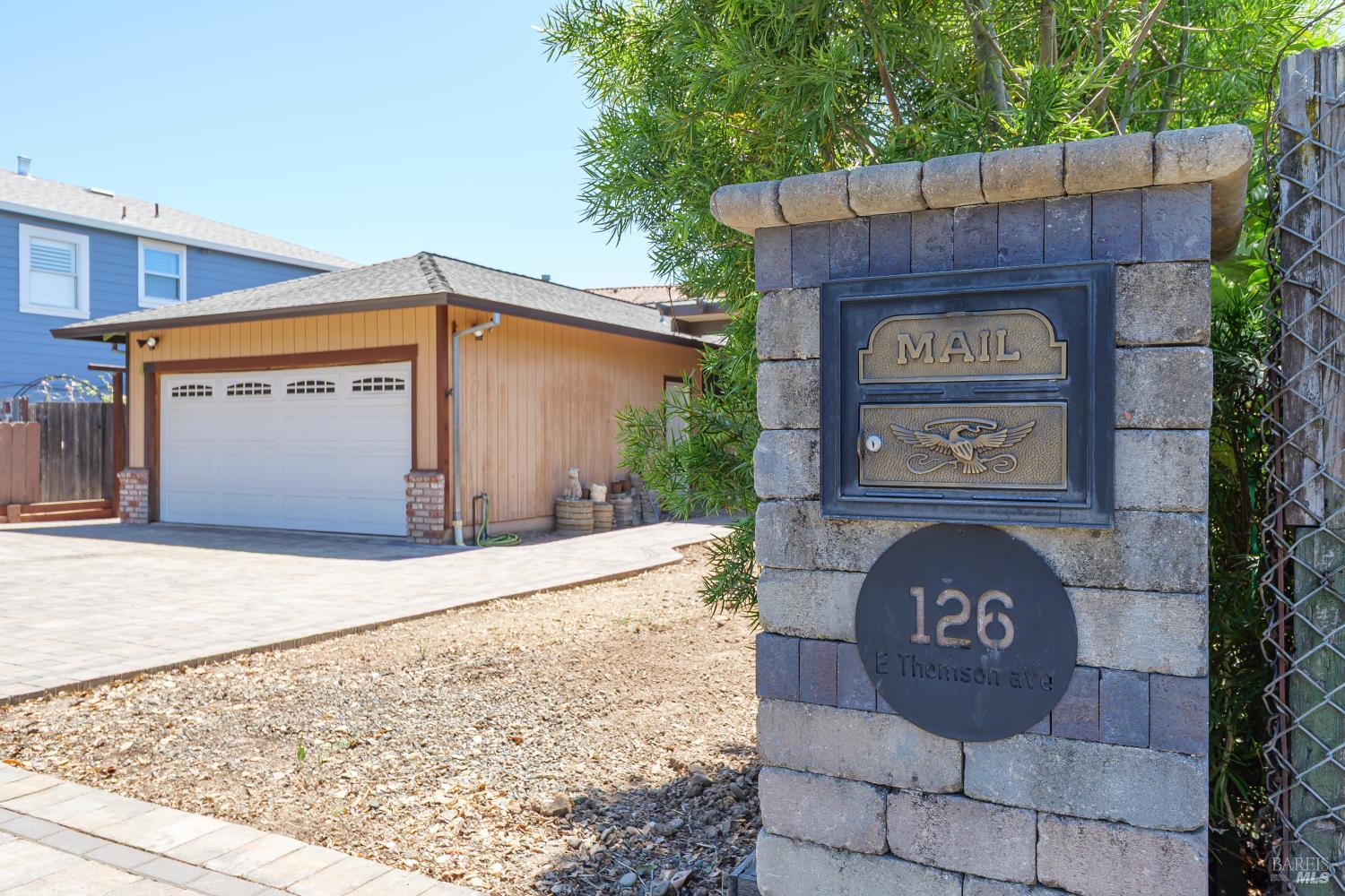 126 E Thomson Ave