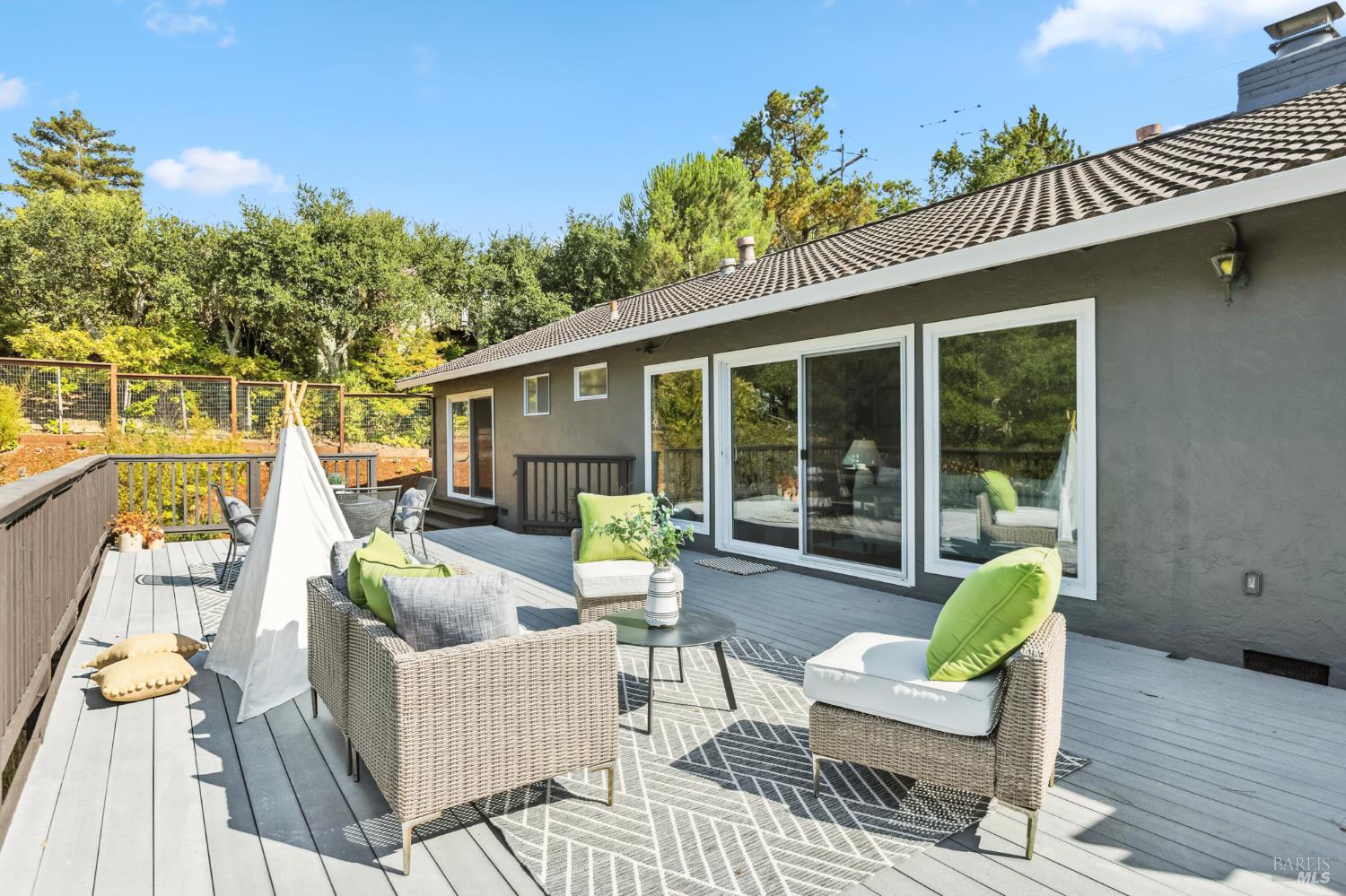 15 Manor View Dr