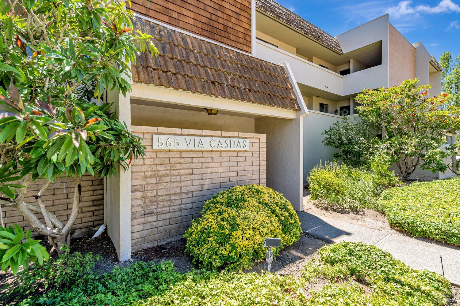 565 Via Casitas #15