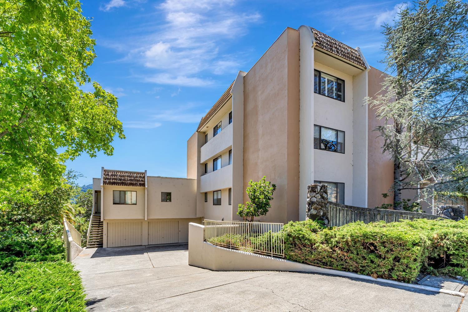 565 Via Casitas #15