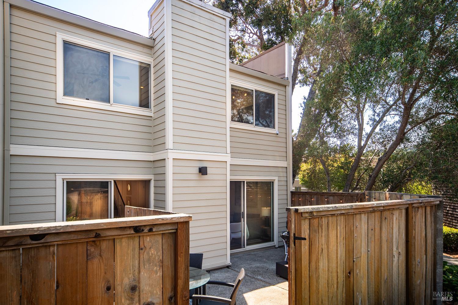 89 Mariner Green Dr