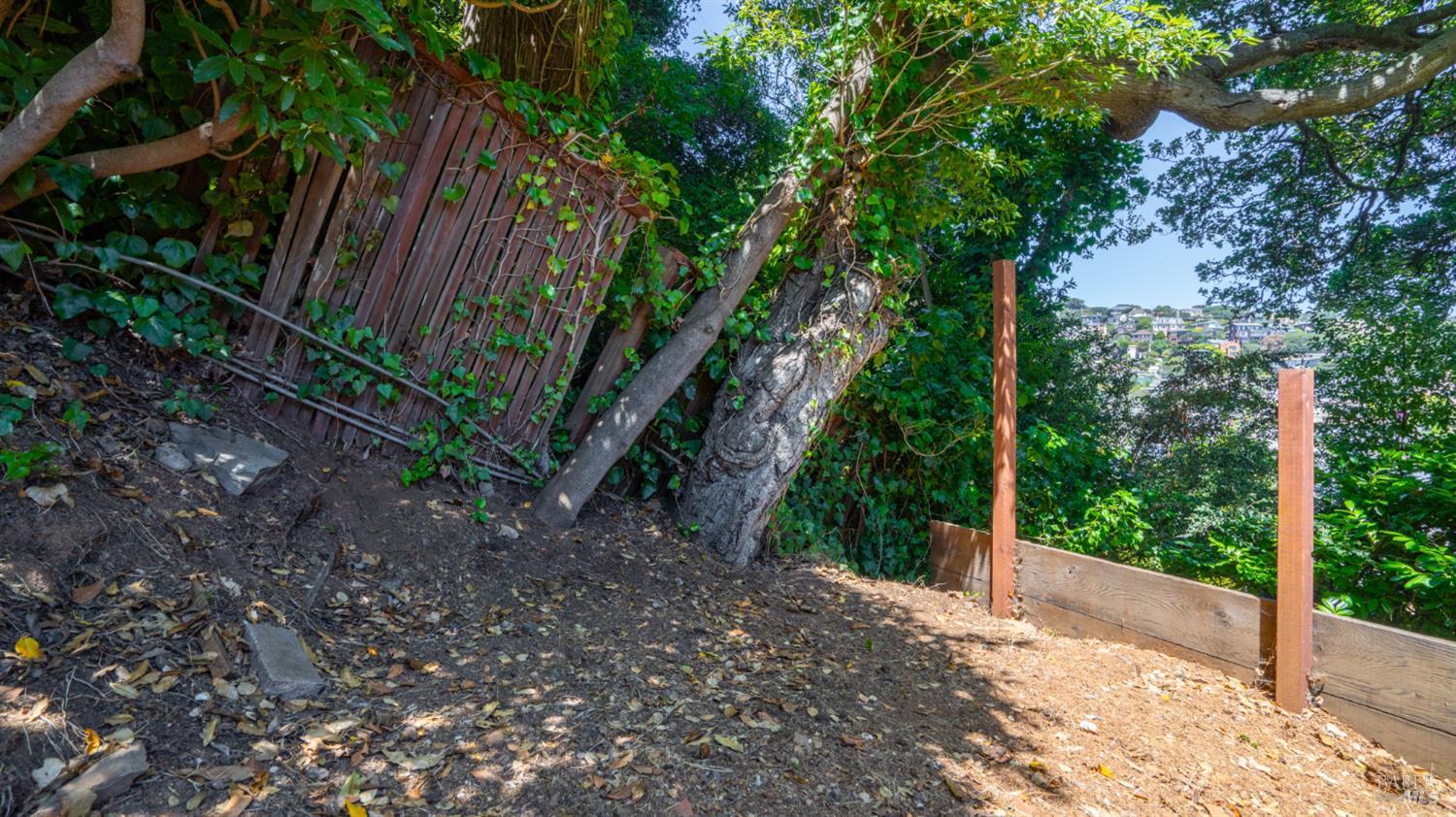 16-18 Sausalito Blvd