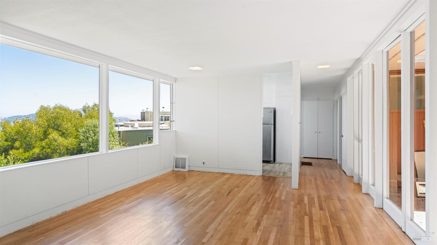 16-18 Sausalito Blvd