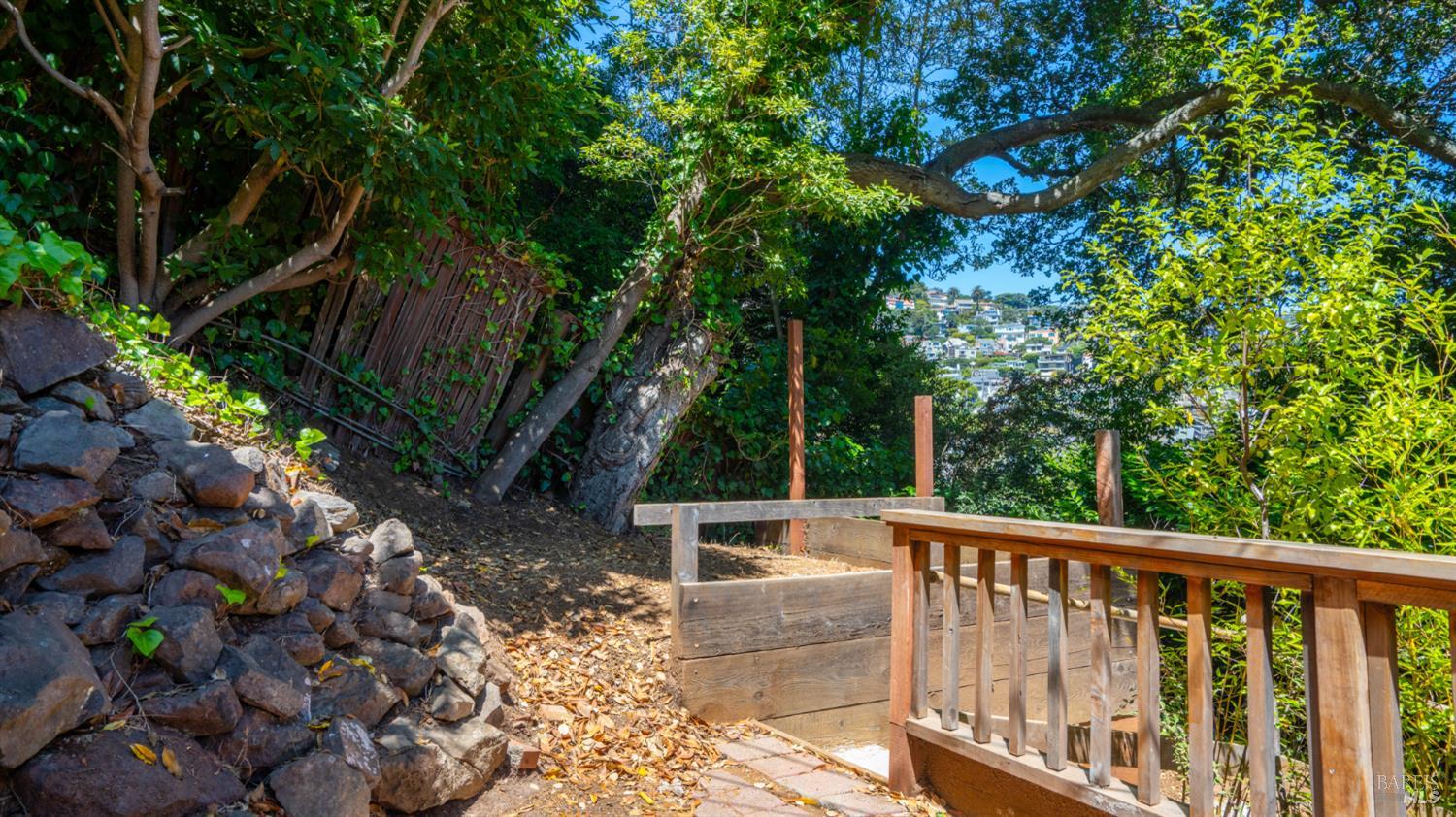 16-18 Sausalito Blvd