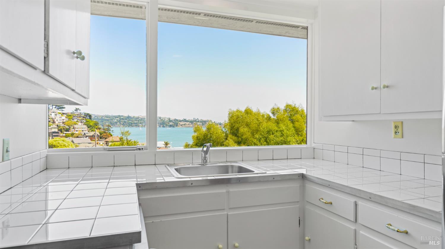 16-18 Sausalito Blvd