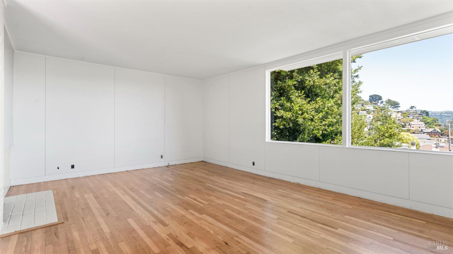 16-18 Sausalito Blvd