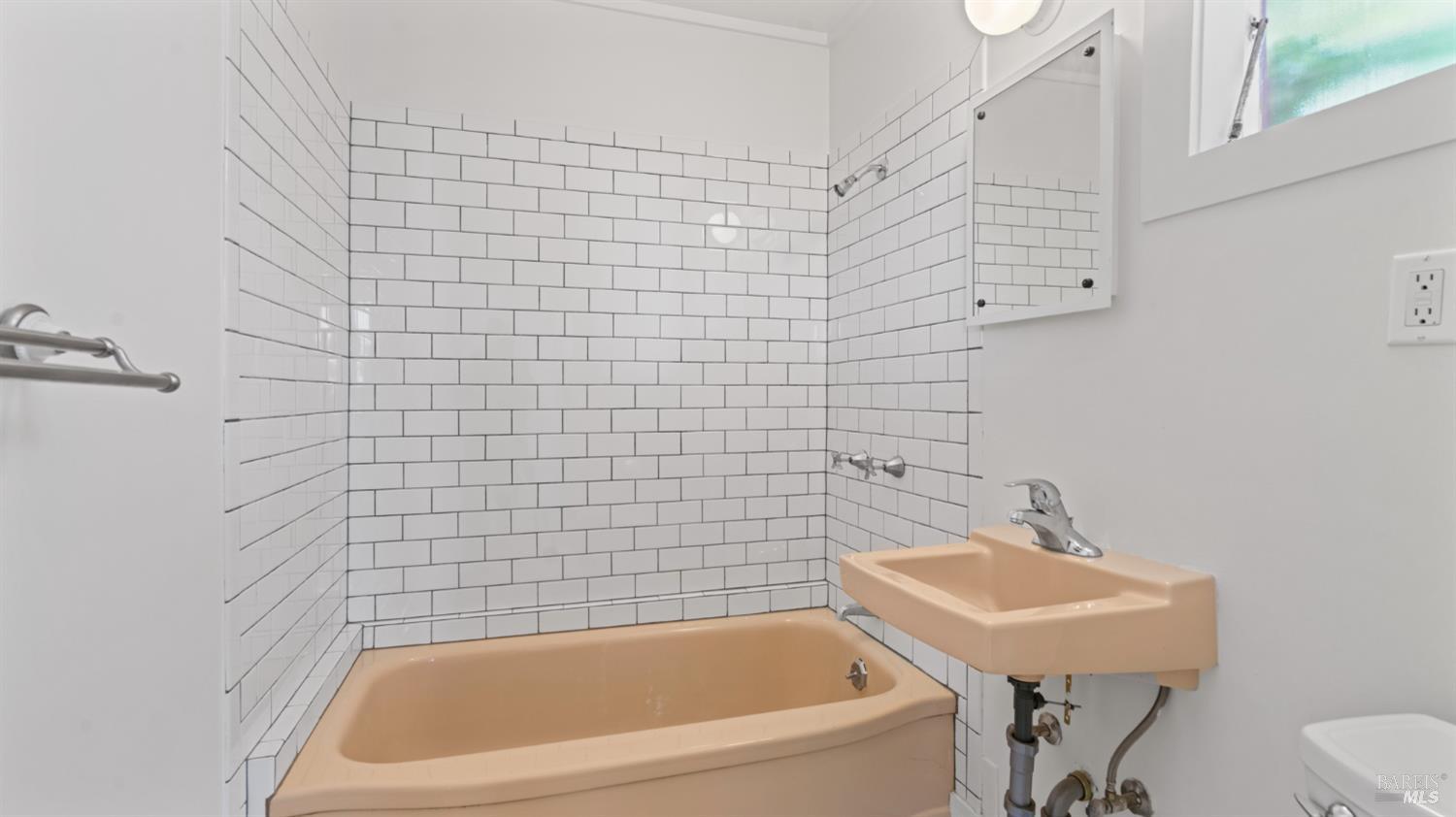 16-18 Sausalito Blvd