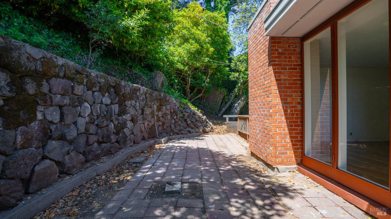 16-18 Sausalito Blvd