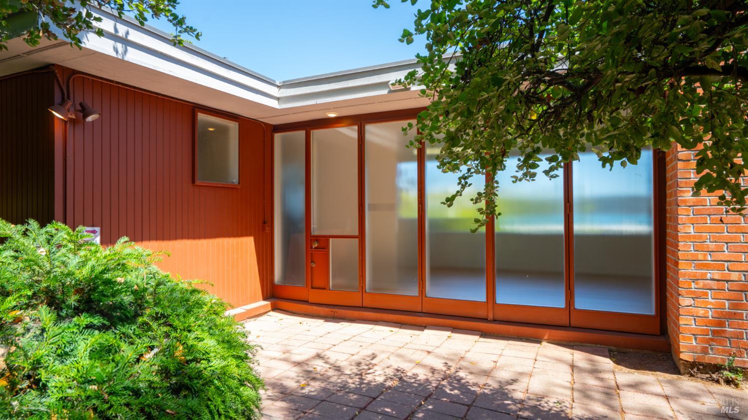 16-18 Sausalito Blvd