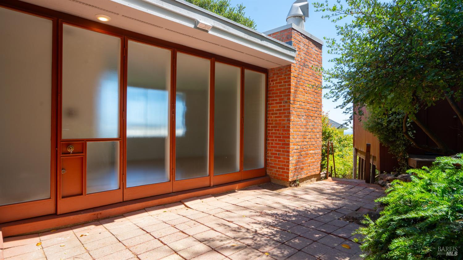 16-18 Sausalito Blvd