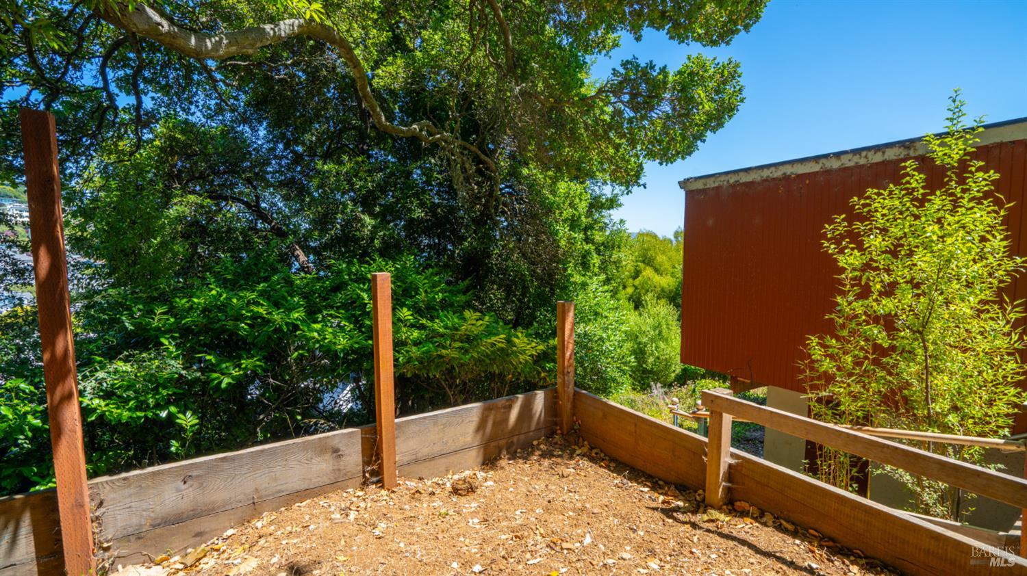 16-18 Sausalito Blvd