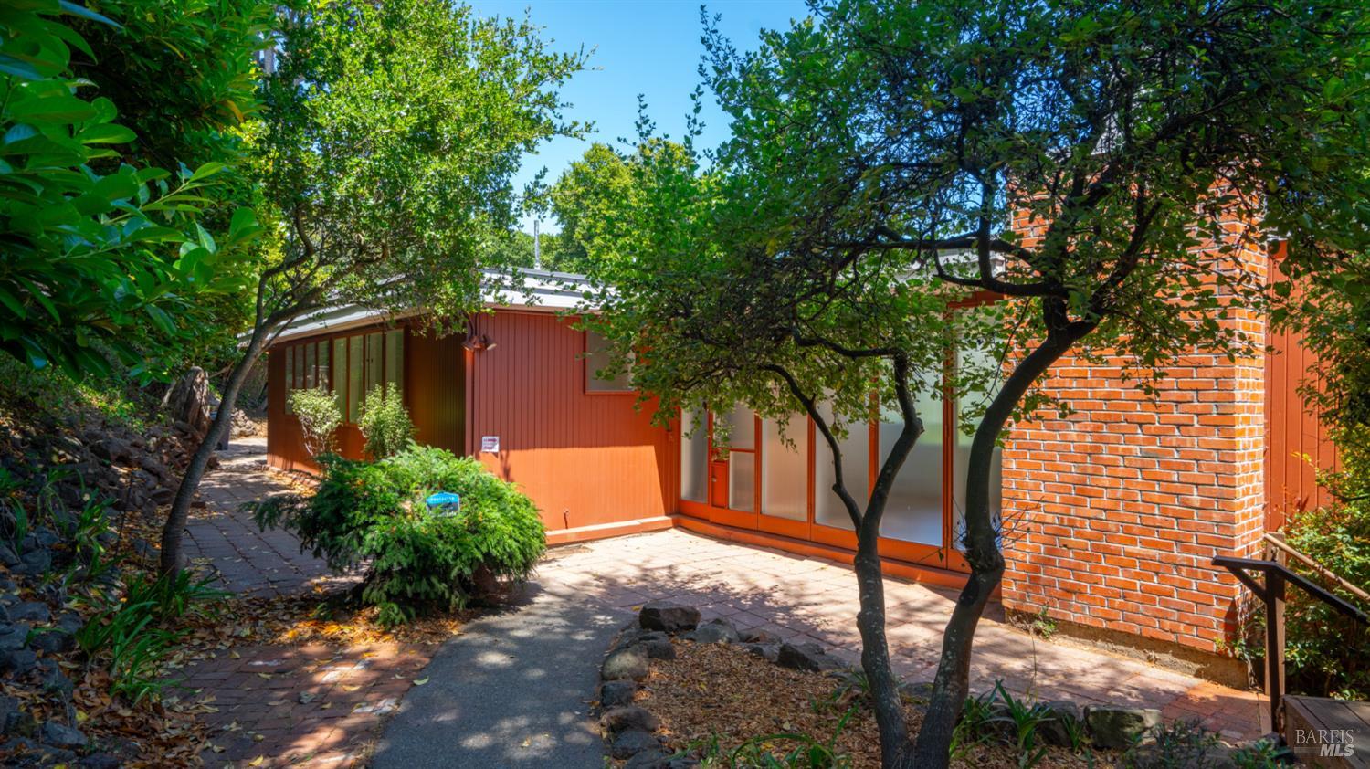 16-18 Sausalito Blvd