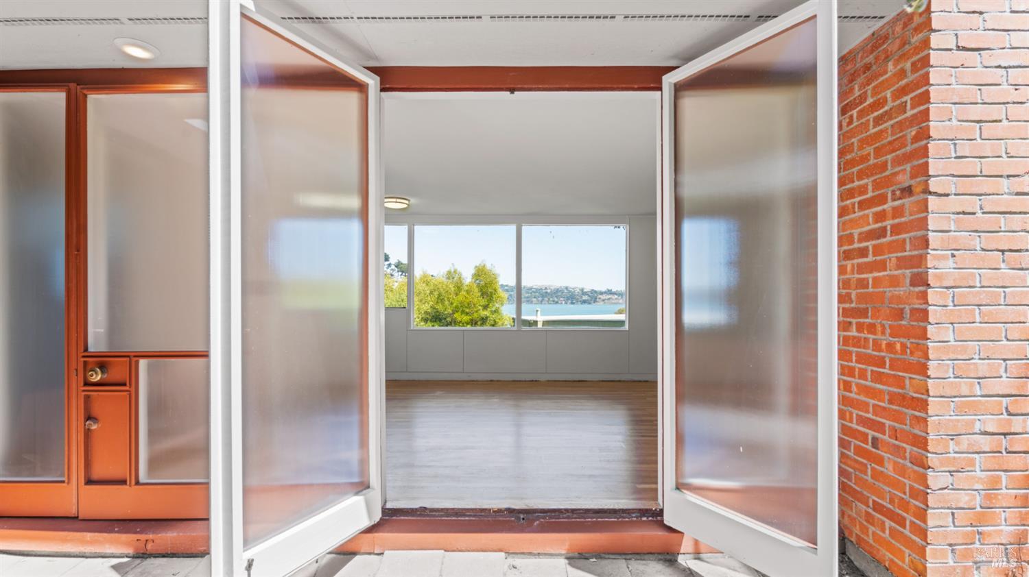 16-18 Sausalito Blvd