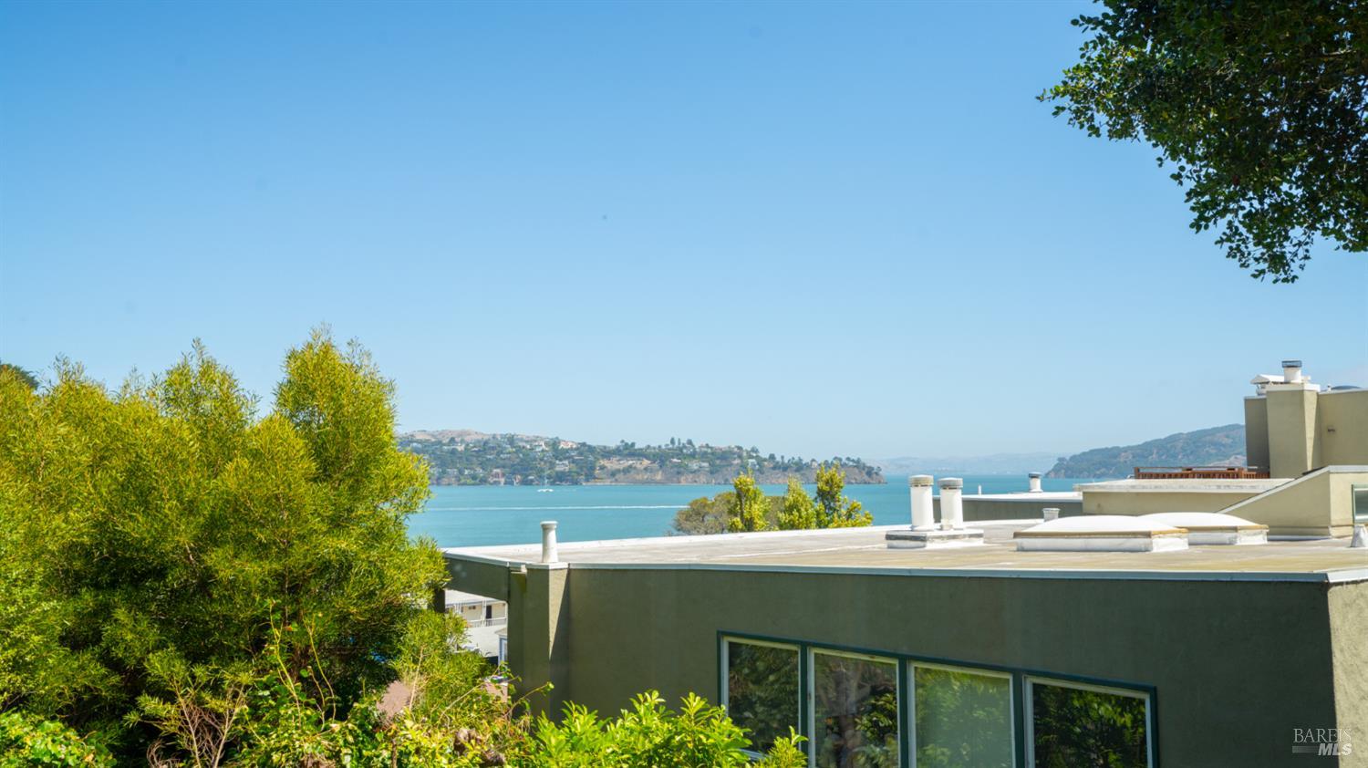 16-18 Sausalito Blvd