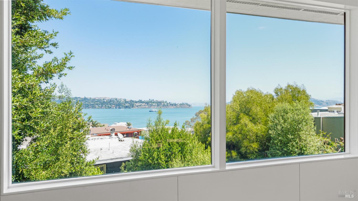 16-18 Sausalito Blvd