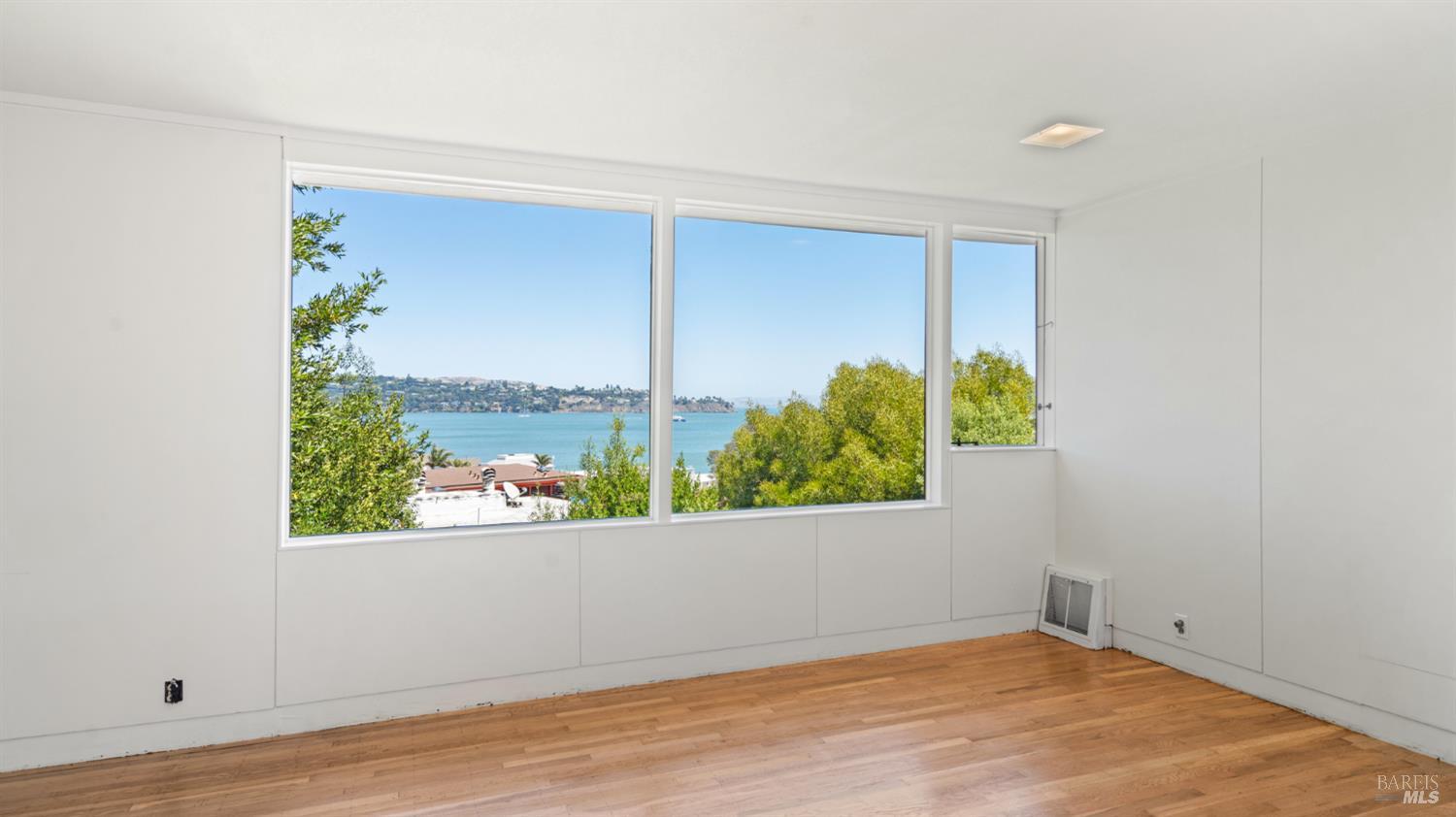 16-18 Sausalito Blvd