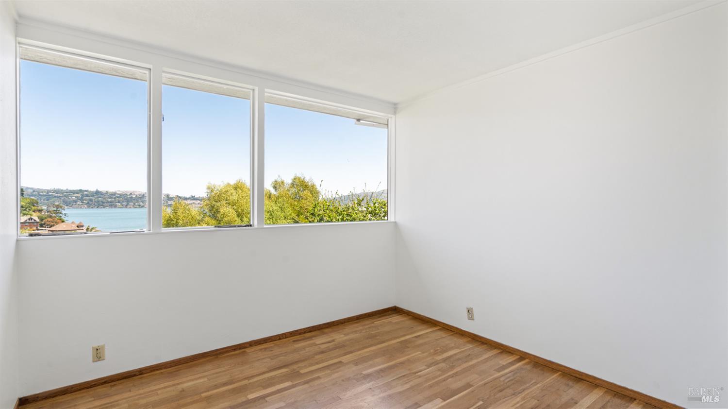 16-18 Sausalito Blvd