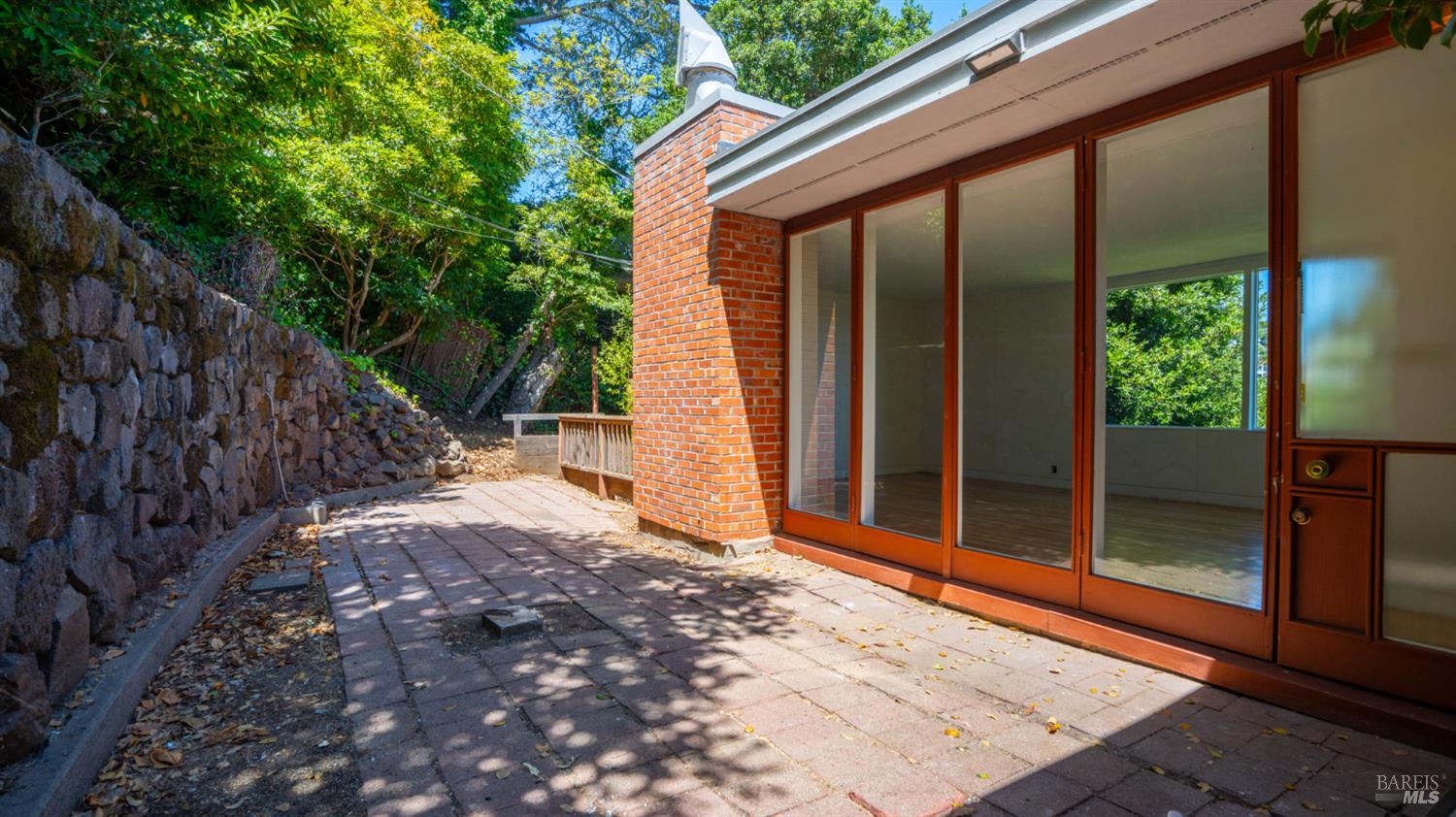 16-18 Sausalito Blvd