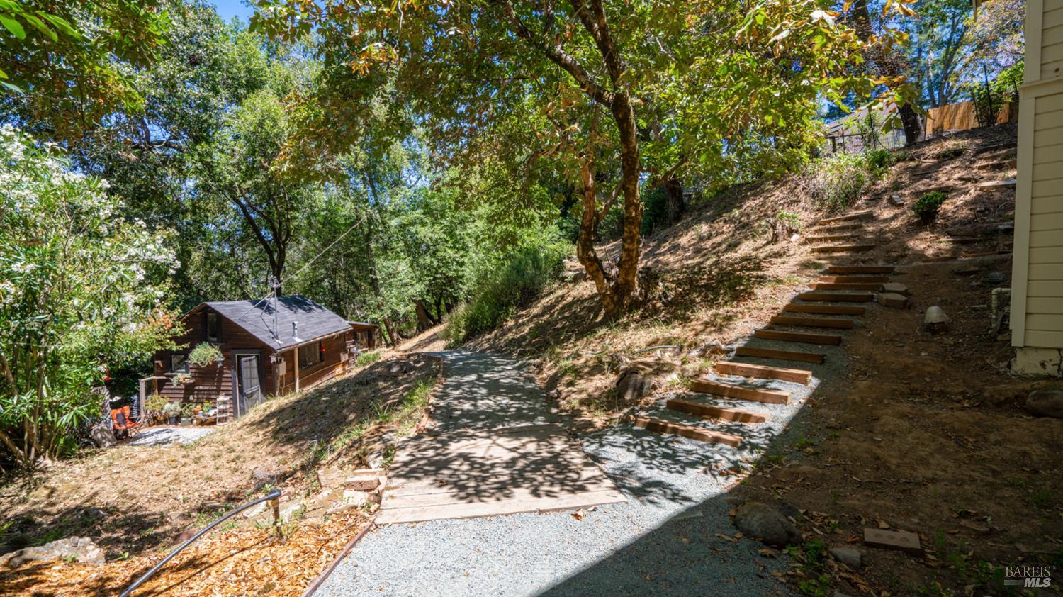 405 Redwood Rd