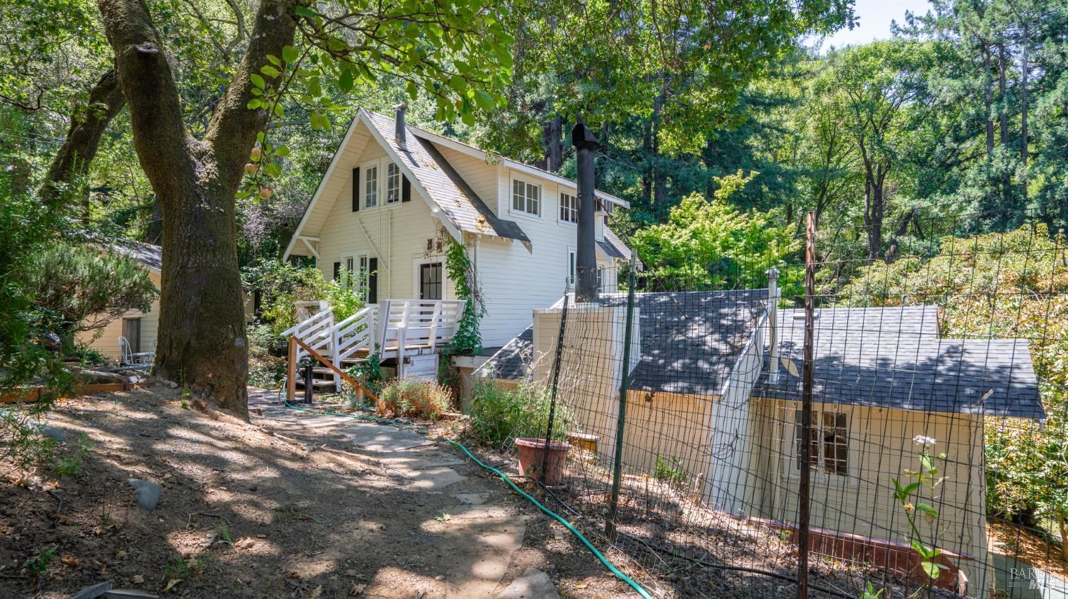 405 Redwood Rd