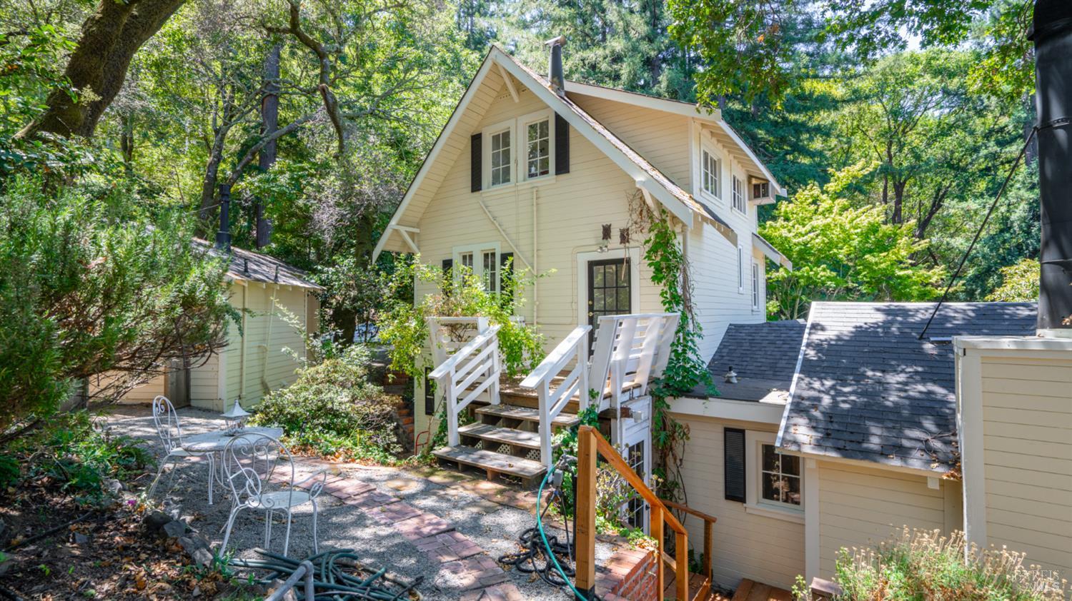 405 Redwood Rd