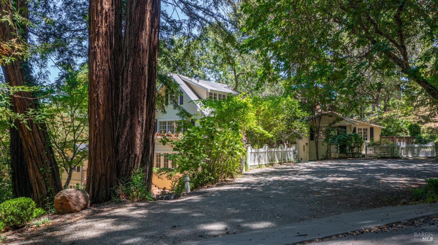 405 Redwood Rd