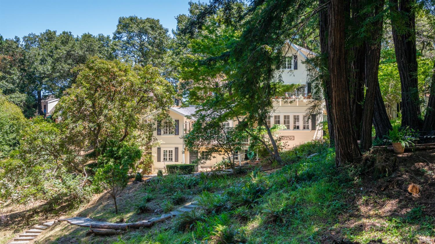 405 Redwood Rd