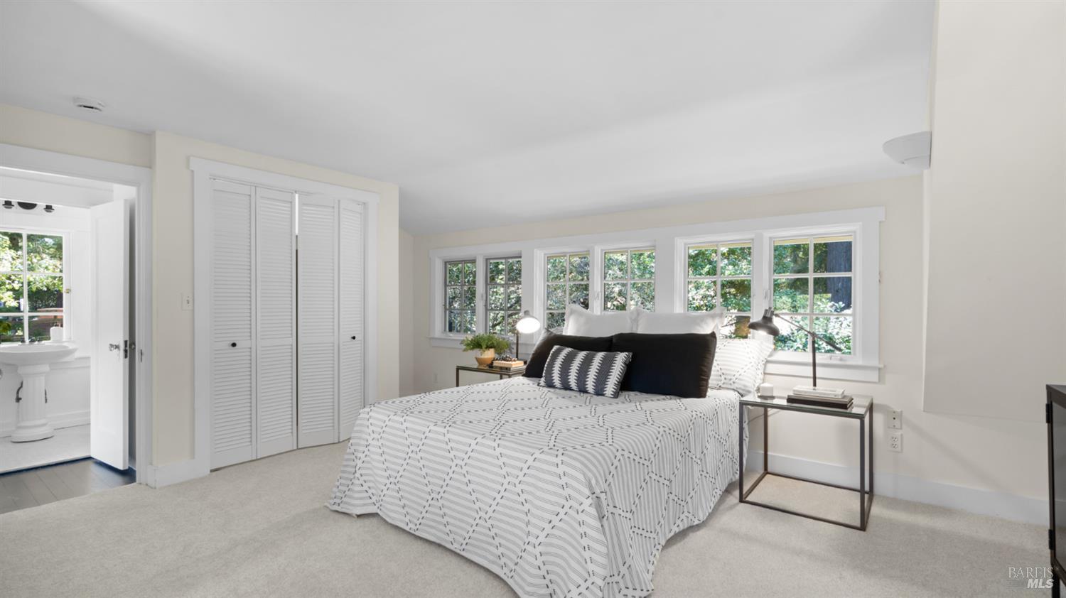 405 Redwood Rd
