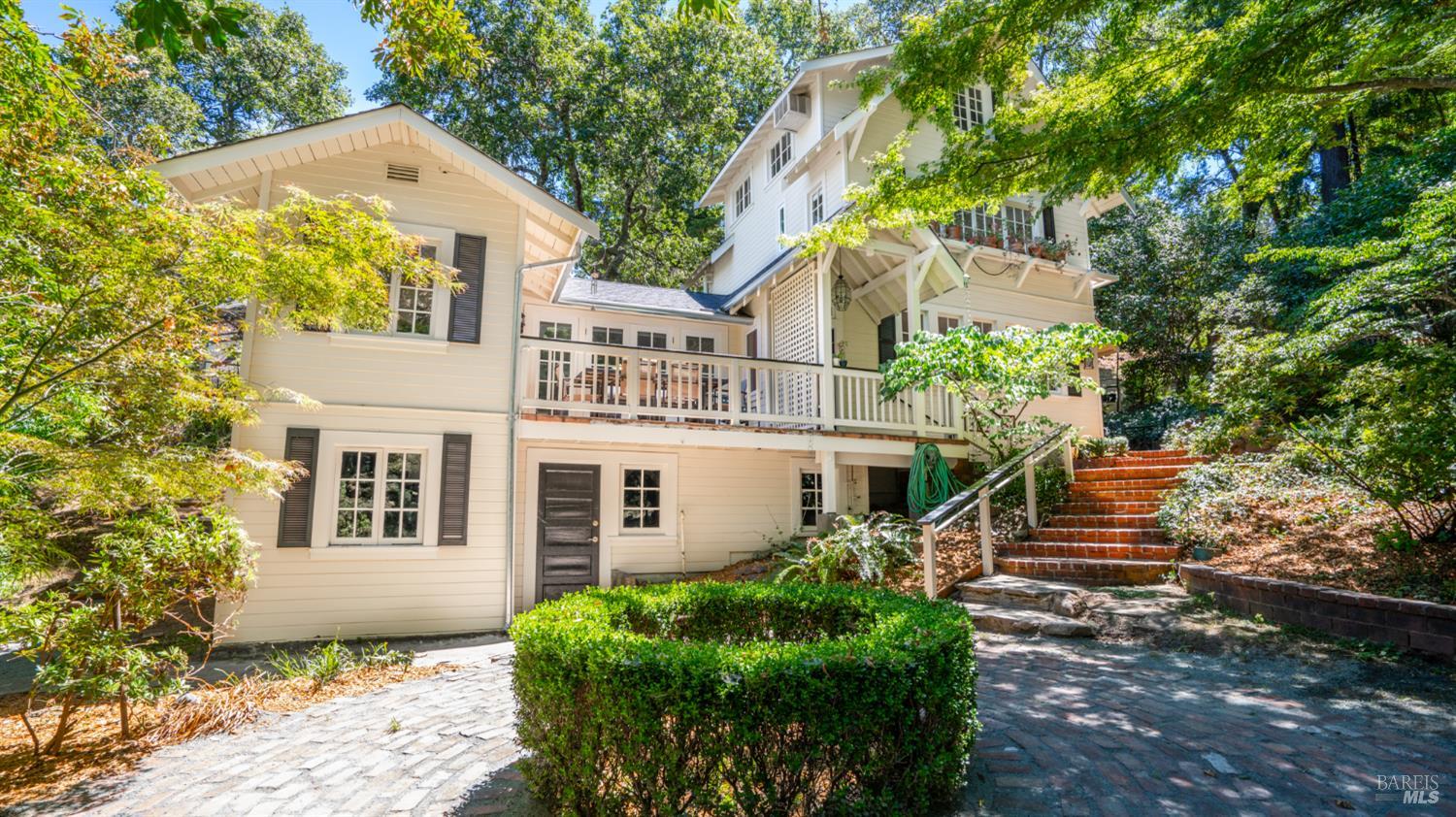405 Redwood Rd