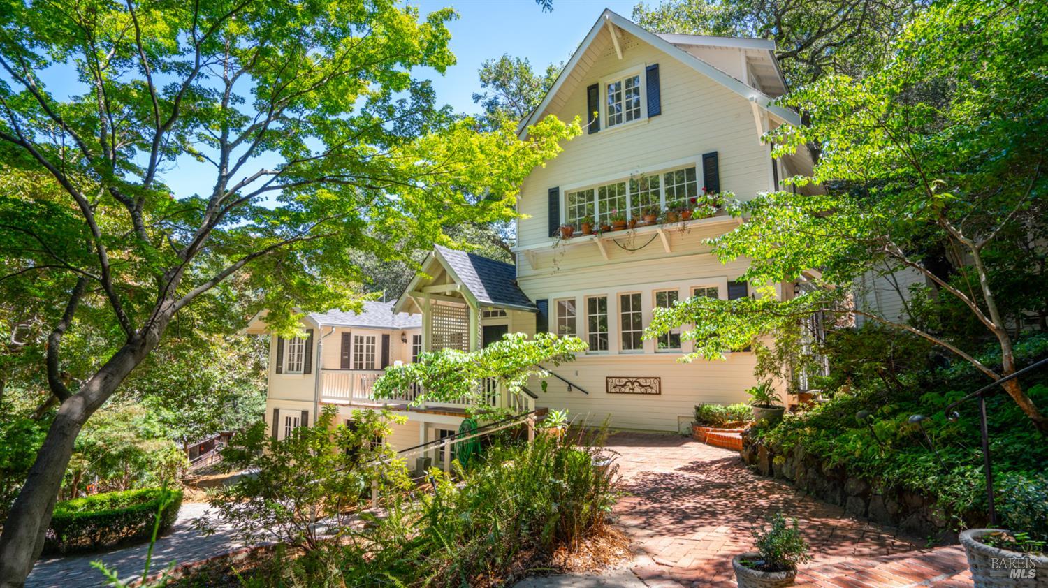 405 Redwood Rd