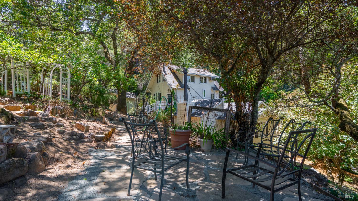 405 Redwood Rd